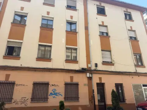 Piso en calle de Jacinto Benavente, 3
